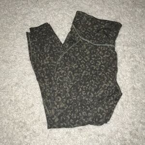 Lululemon base pace 25” green camo leggings size 12